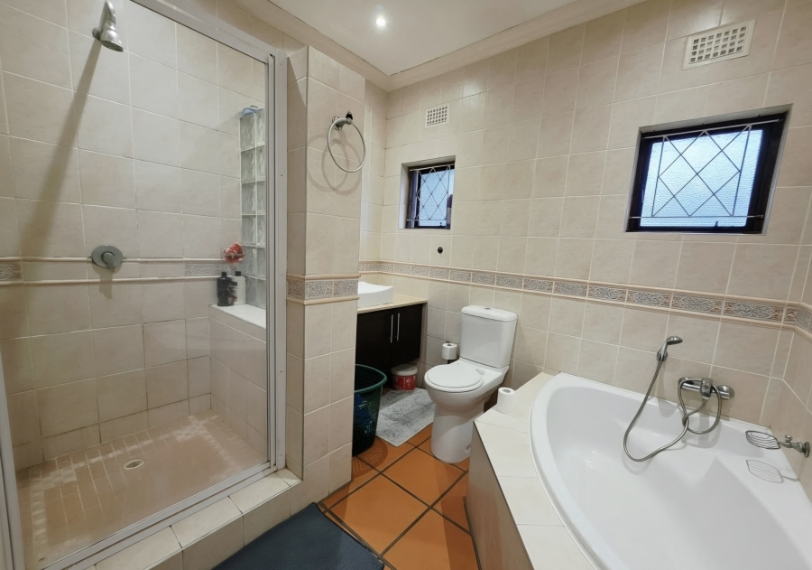 4 Bedroom Property for Sale in Veld En Vlei KwaZulu-Natal