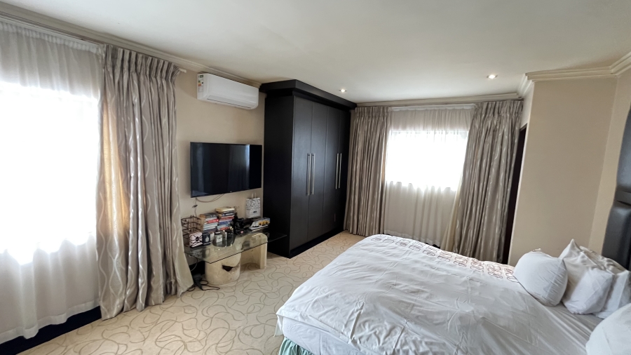 6 Bedroom Property for Sale in Umhlanga KwaZulu-Natal