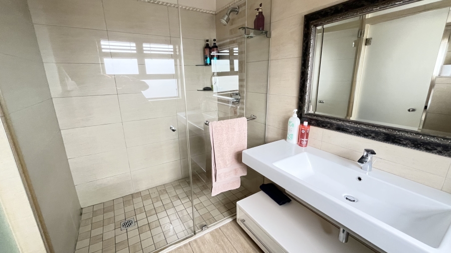 6 Bedroom Property for Sale in Umhlanga KwaZulu-Natal