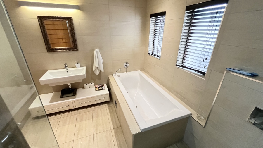 6 Bedroom Property for Sale in Umhlanga KwaZulu-Natal