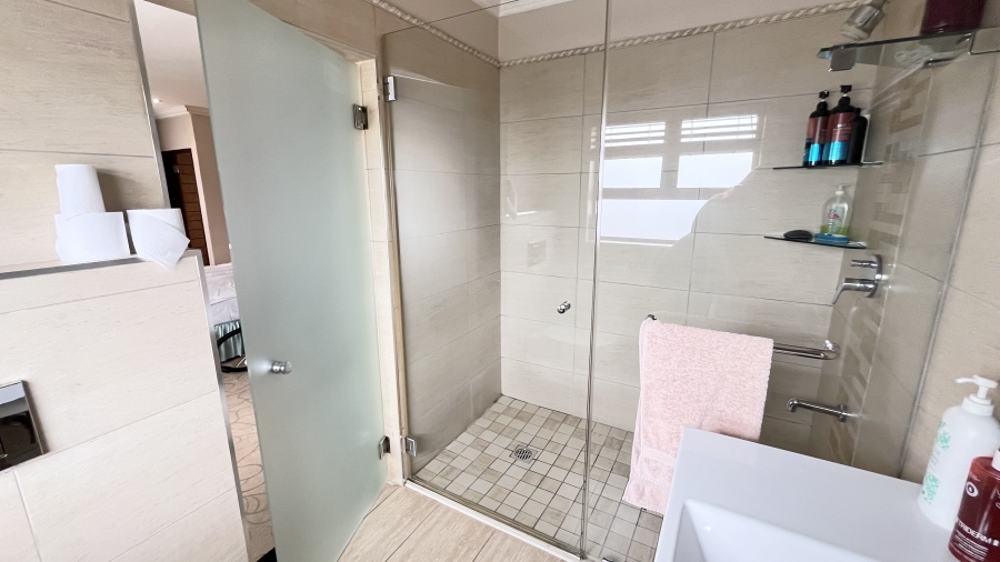 6 Bedroom Property for Sale in Umhlanga KwaZulu-Natal