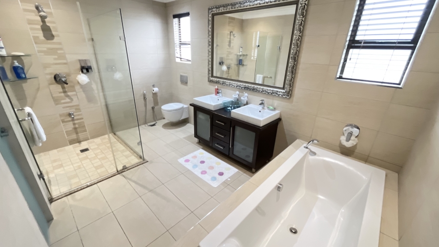6 Bedroom Property for Sale in Umhlanga KwaZulu-Natal