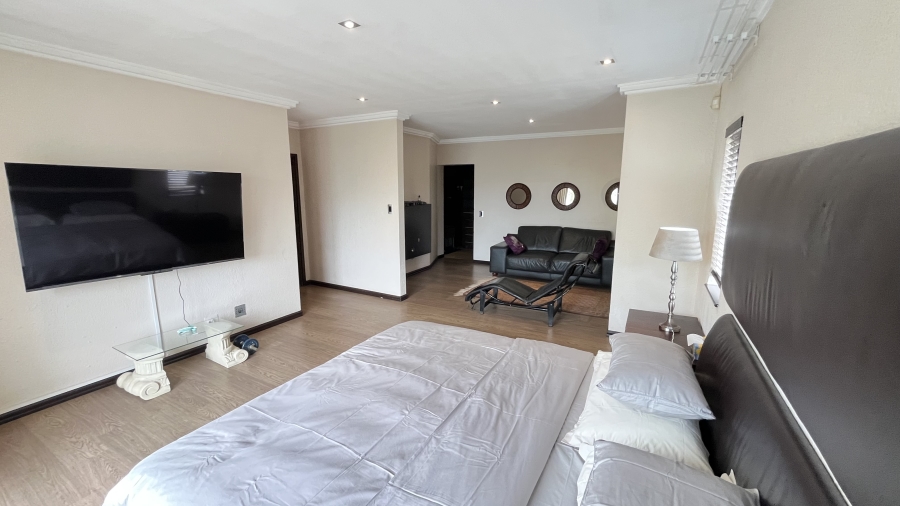 6 Bedroom Property for Sale in Umhlanga KwaZulu-Natal