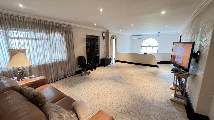 6 Bedroom Property for Sale in Umhlanga KwaZulu-Natal
