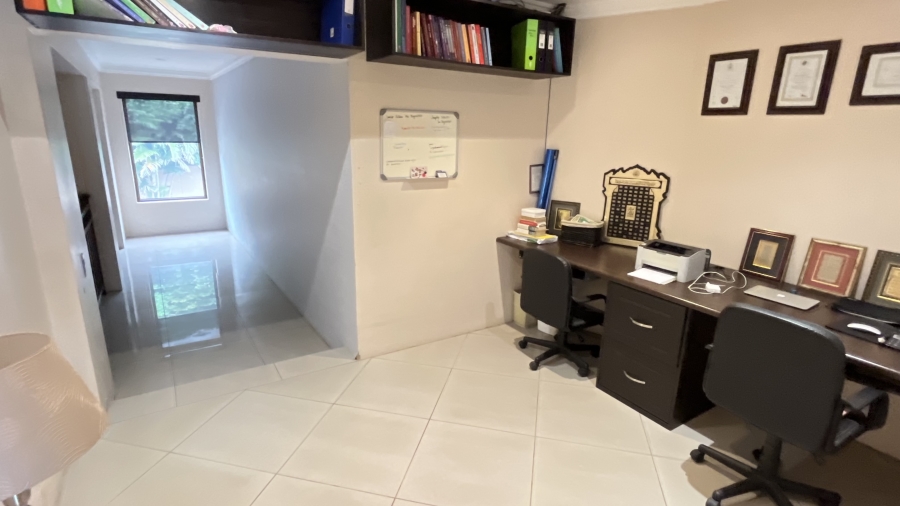 6 Bedroom Property for Sale in Umhlanga KwaZulu-Natal