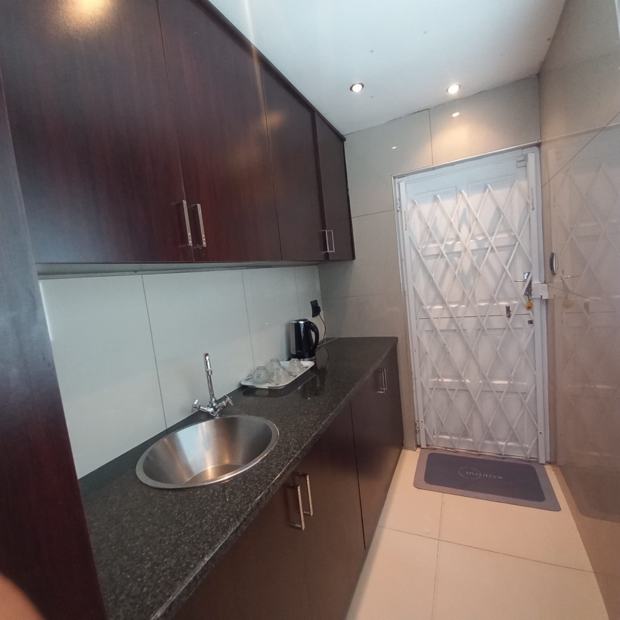 To Let 6 Bedroom Property for Rent in Umhlanga Ridge KwaZulu-Natal