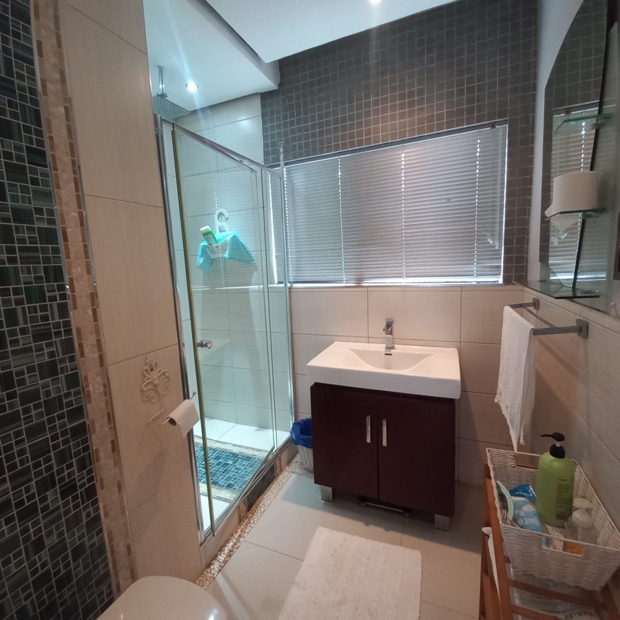 To Let 6 Bedroom Property for Rent in Umhlanga Ridge KwaZulu-Natal