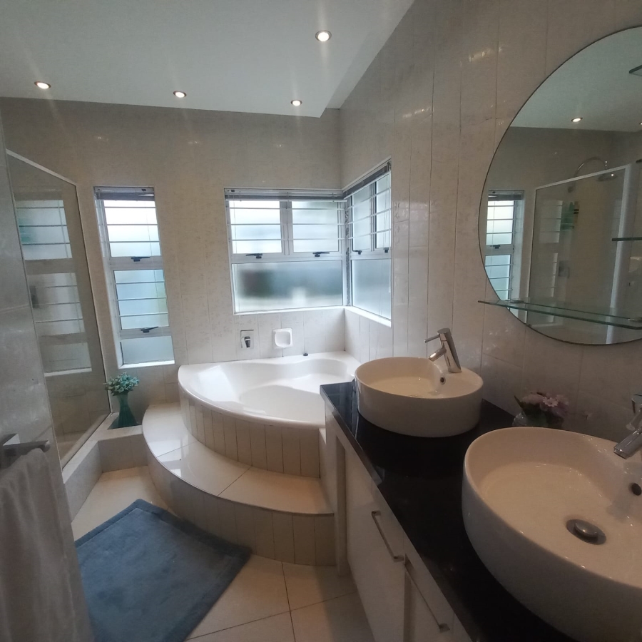To Let 6 Bedroom Property for Rent in Umhlanga Ridge KwaZulu-Natal