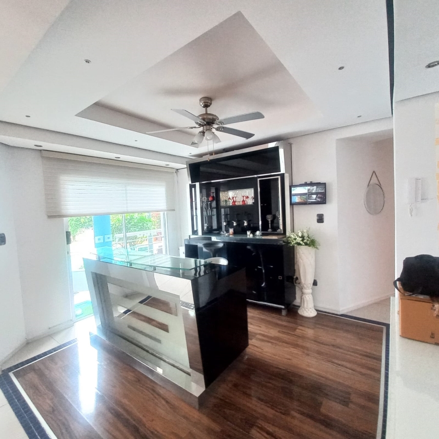 To Let 6 Bedroom Property for Rent in Umhlanga Ridge KwaZulu-Natal