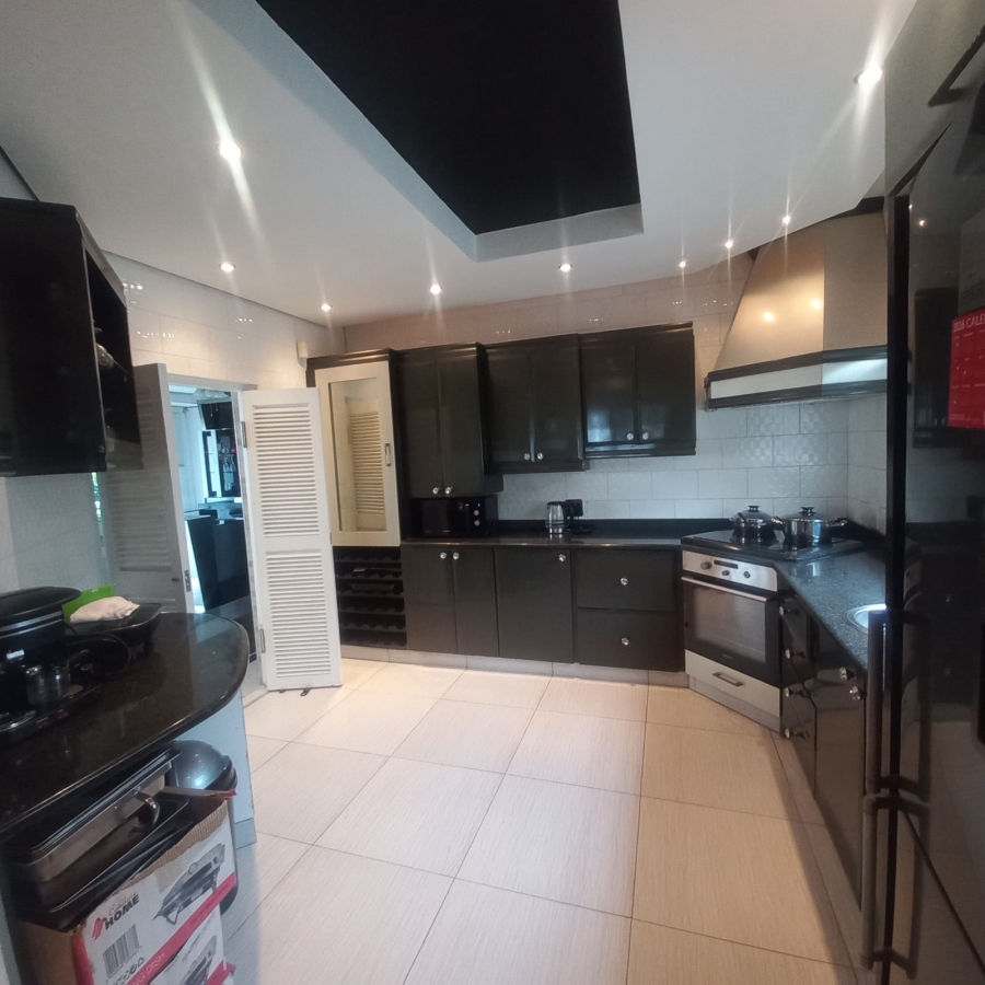 To Let 6 Bedroom Property for Rent in Umhlanga Ridge KwaZulu-Natal