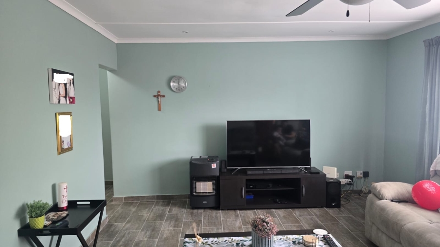To Let 3 Bedroom Property for Rent in Signal Hill KwaZulu-Natal