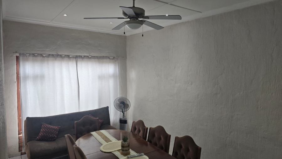 To Let 3 Bedroom Property for Rent in Signal Hill KwaZulu-Natal