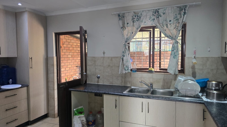 To Let 3 Bedroom Property for Rent in Signal Hill KwaZulu-Natal