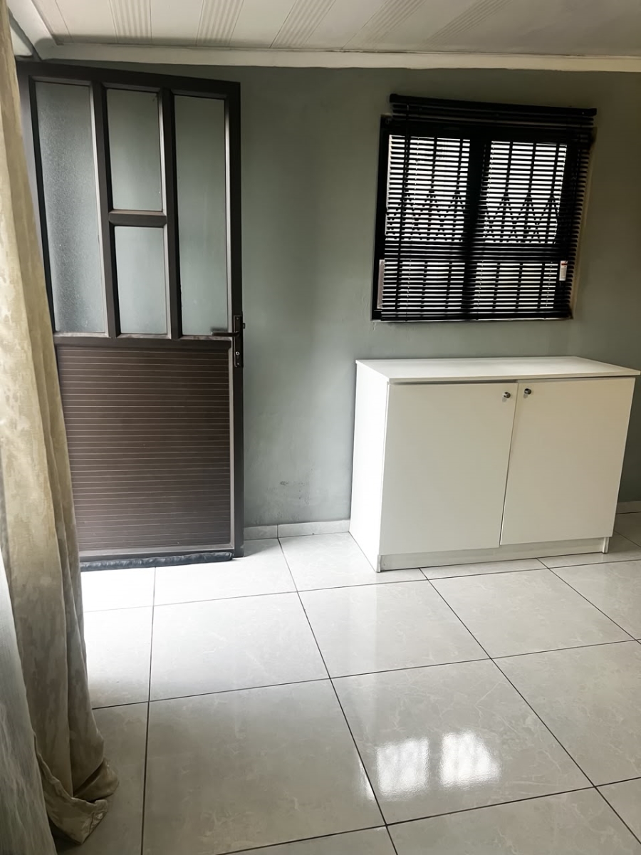 1 Bedroom Property for Sale in Montclair KwaZulu-Natal