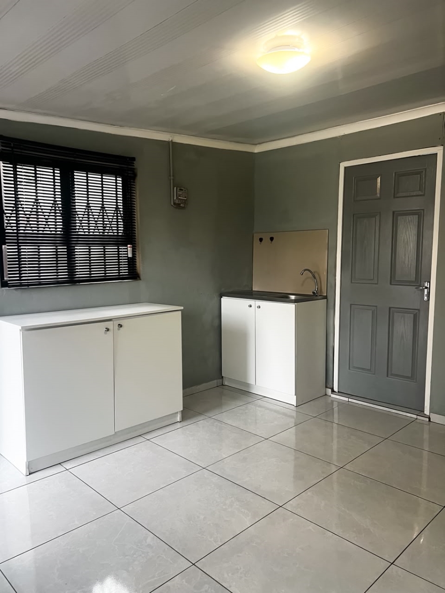 1 Bedroom Property for Sale in Montclair KwaZulu-Natal