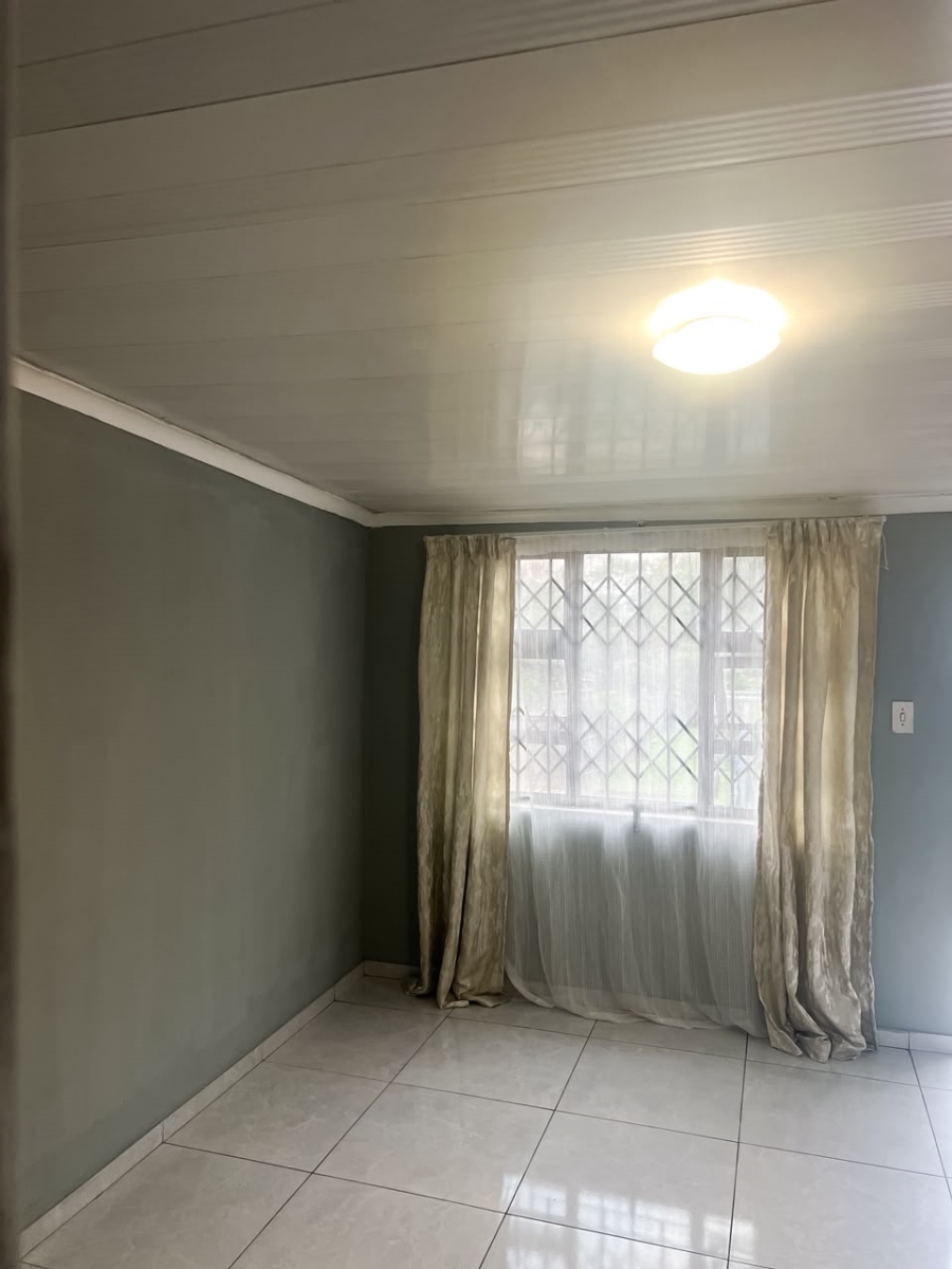 1 Bedroom Property for Sale in Montclair KwaZulu-Natal