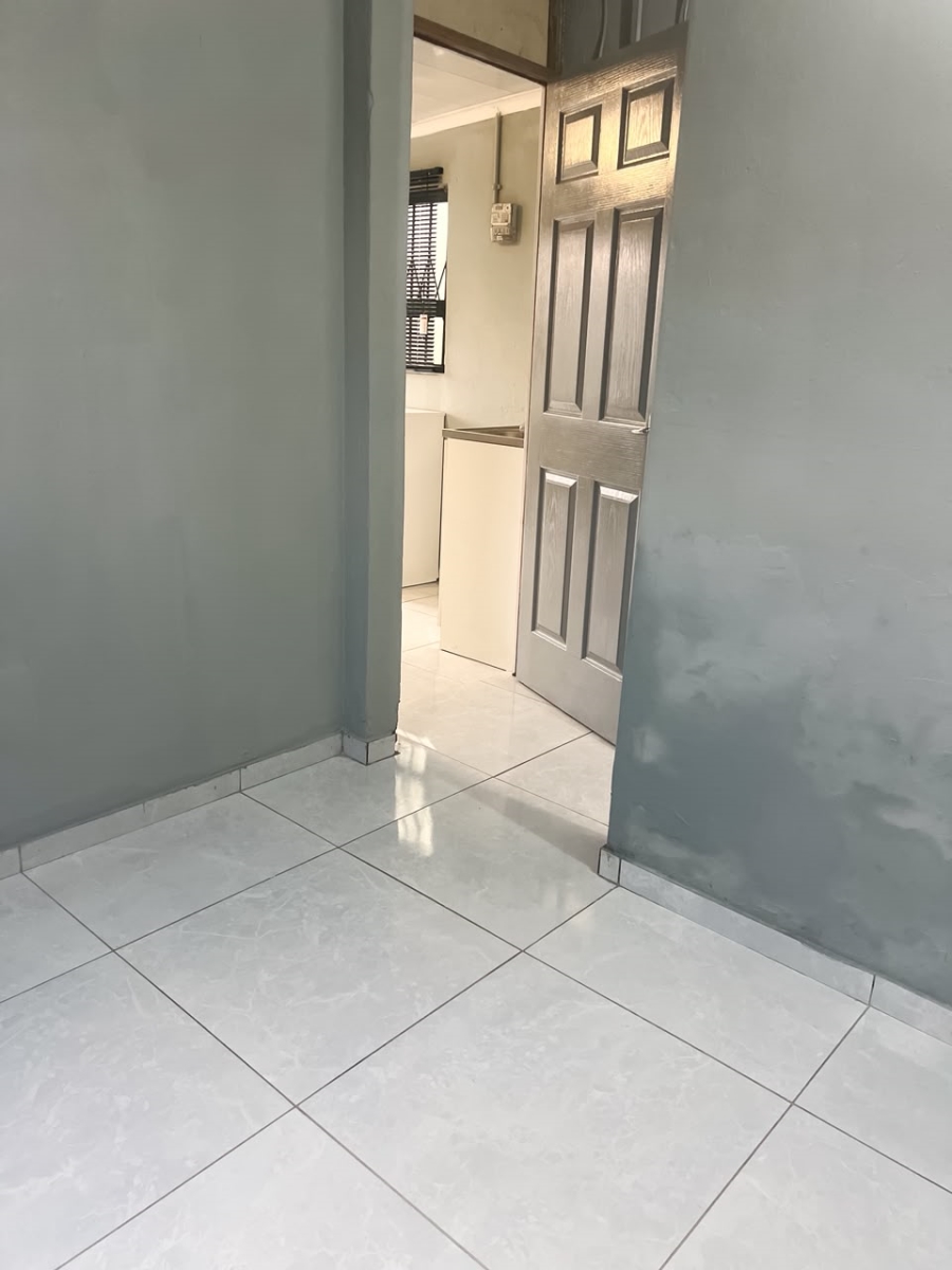 1 Bedroom Property for Sale in Montclair KwaZulu-Natal