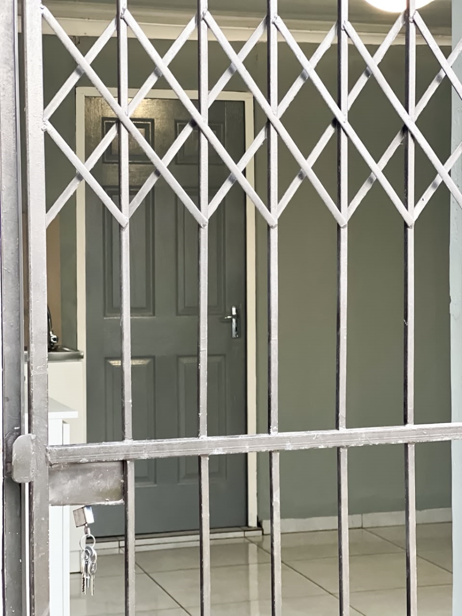 1 Bedroom Property for Sale in Montclair KwaZulu-Natal