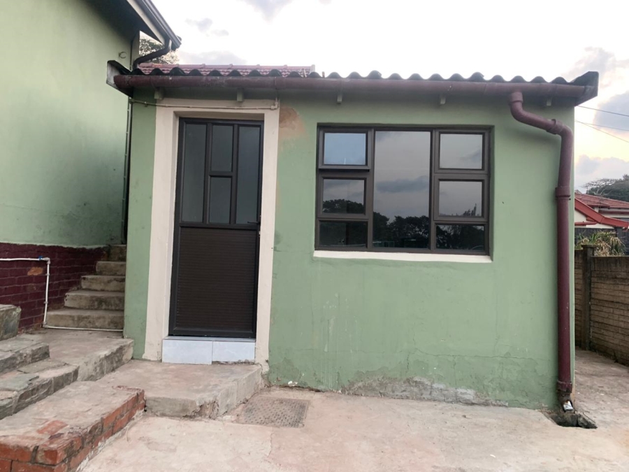 1 Bedroom Property for Sale in Montclair KwaZulu-Natal