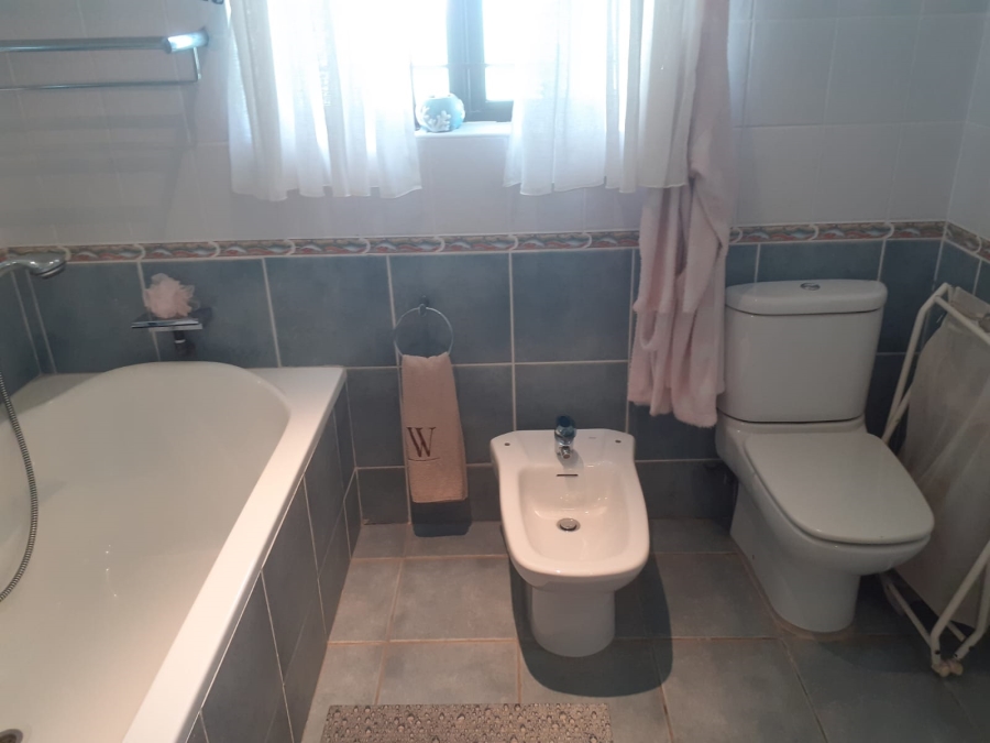 6 Bedroom Property for Sale in Herrwood Park KwaZulu-Natal