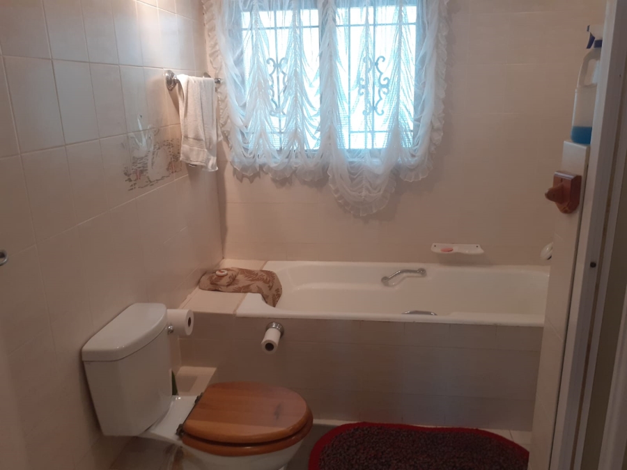 6 Bedroom Property for Sale in Herrwood Park KwaZulu-Natal