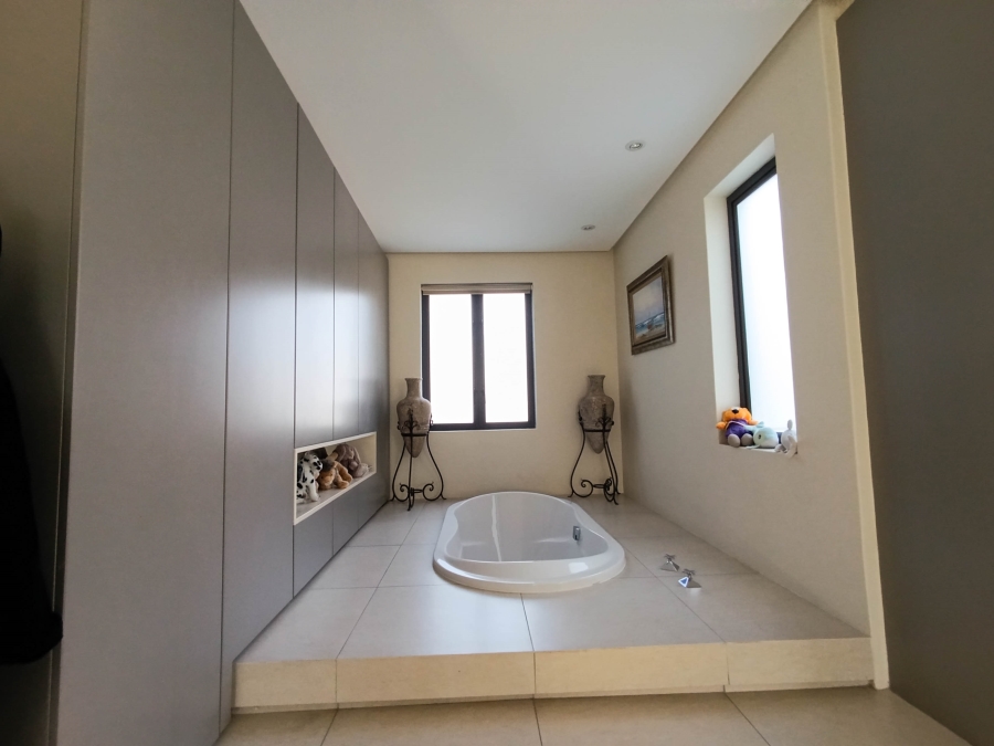 5 Bedroom Property for Sale in Hawaan Forest Estate KwaZulu-Natal