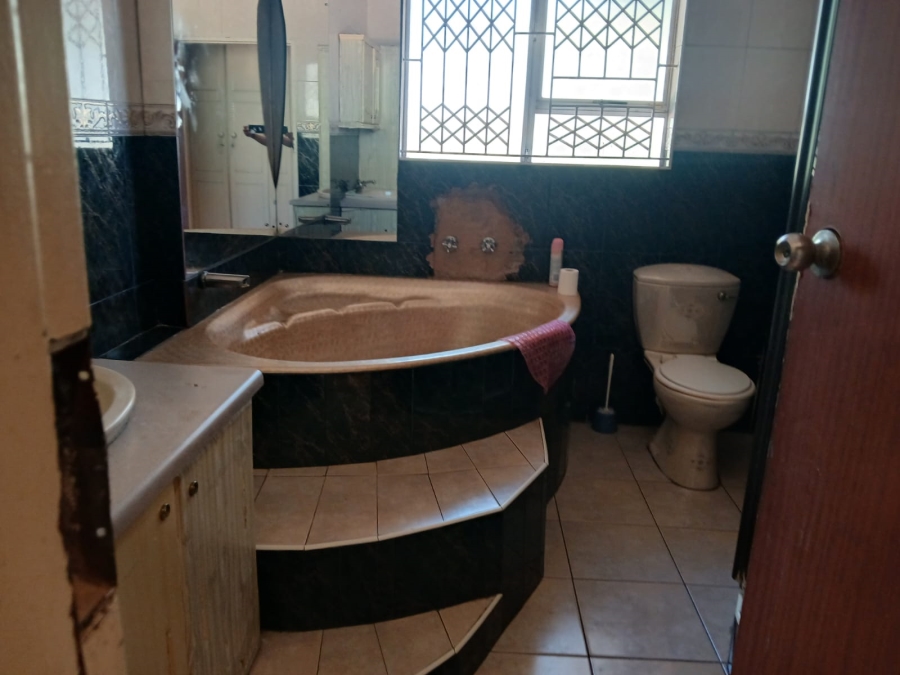 5 Bedroom Property for Sale in Wyebank KwaZulu-Natal