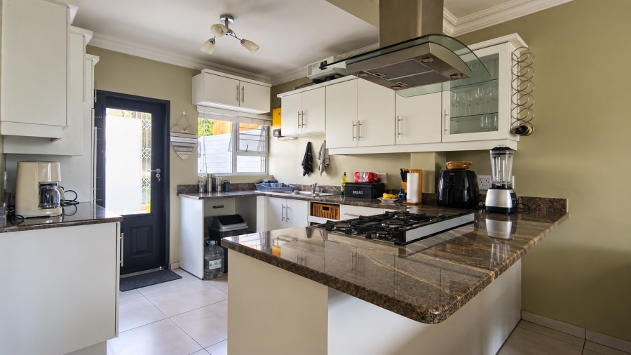 3 Bedroom Property for Sale in Sunningdale KwaZulu-Natal