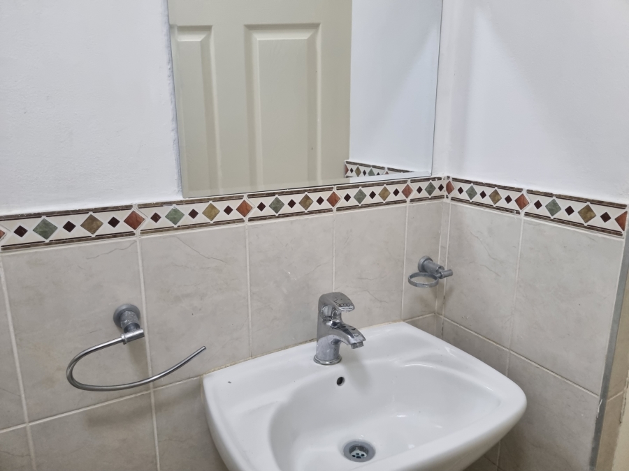 To Let 2 Bedroom Property for Rent in New Town Centre KwaZulu-Natal