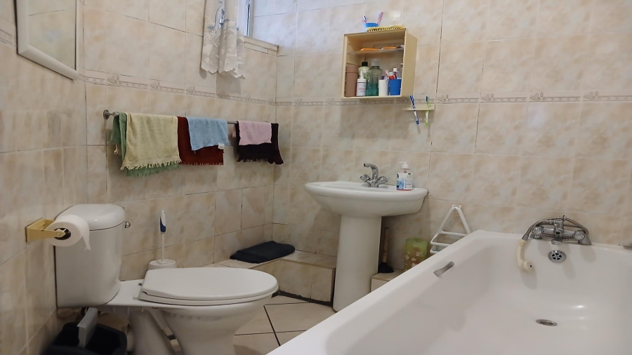 1 Bedroom Property for Sale in Amanzimtoti KwaZulu-Natal