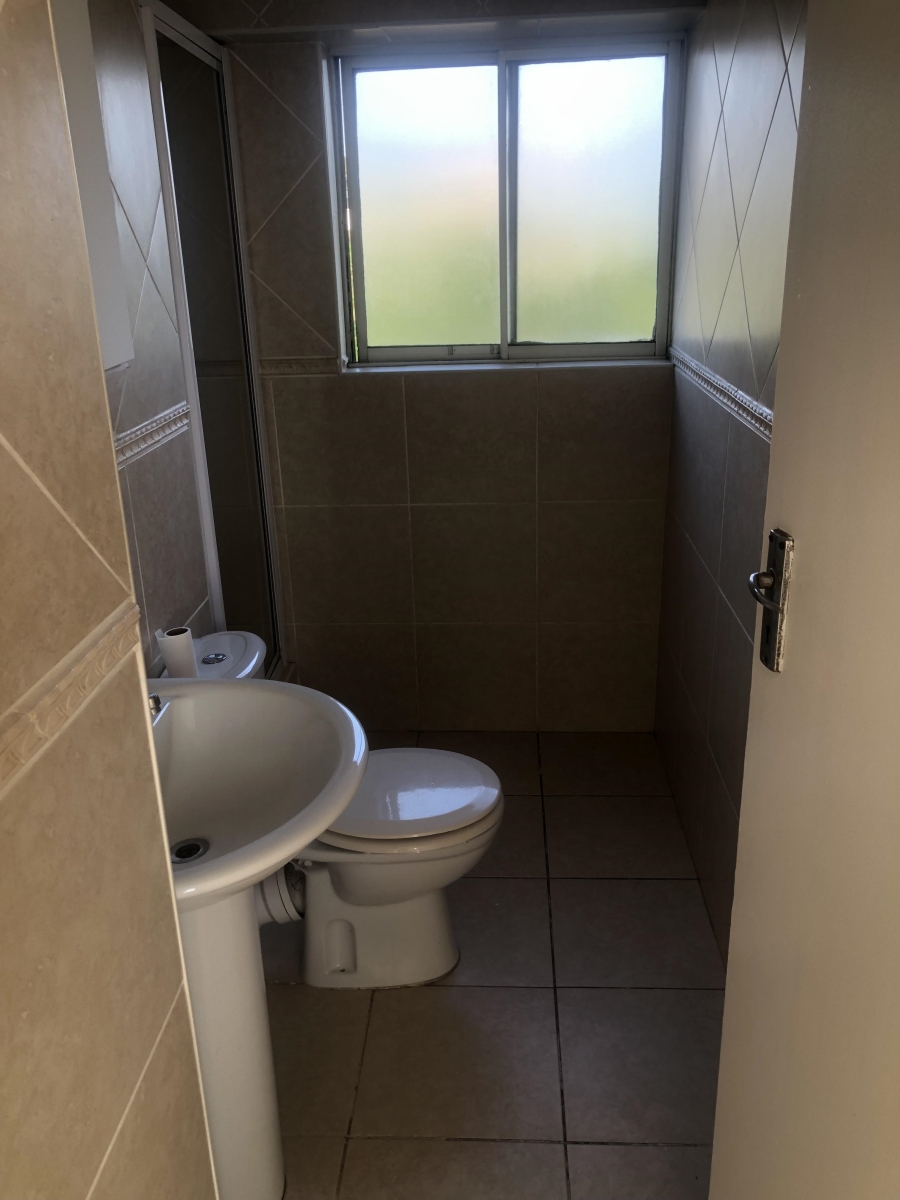 To Let 2 Bedroom Property for Rent in Amanzimtoti KwaZulu-Natal