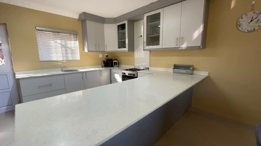4 Bedroom Property for Sale in La Mercy KwaZulu-Natal