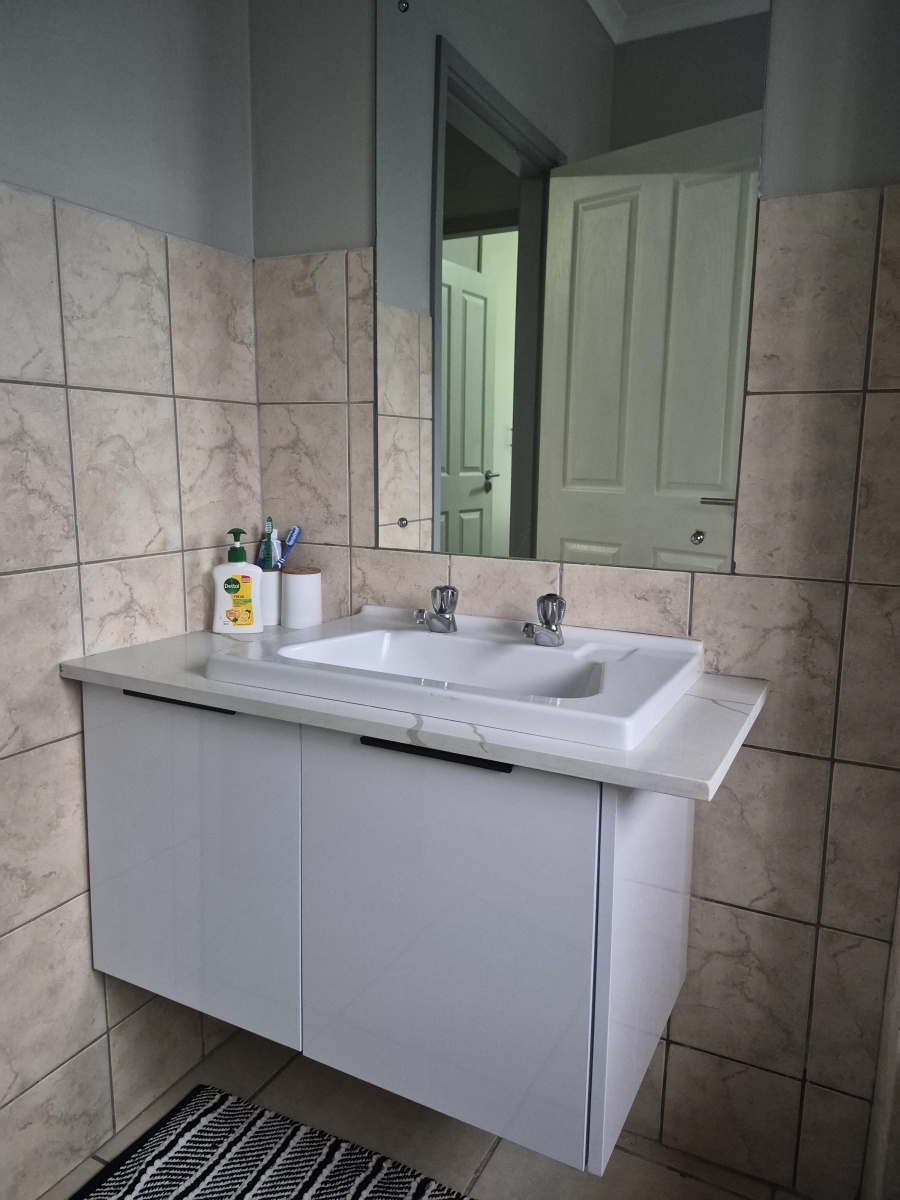 To Let 2 Bedroom Property for Rent in Salt Rock KwaZulu-Natal