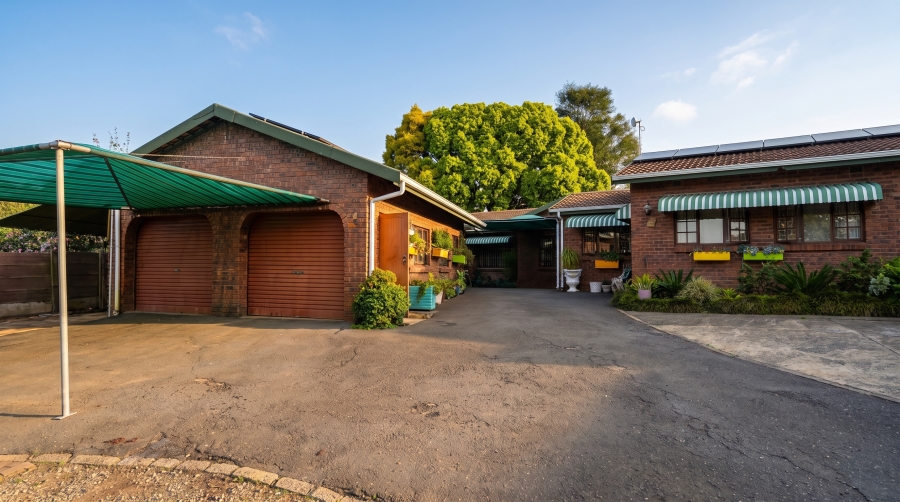 5 Bedroom Property for Sale in Mountain Homes KwaZulu-Natal