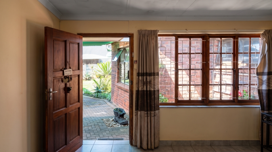 5 Bedroom Property for Sale in Mountain Homes KwaZulu-Natal