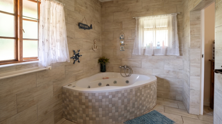 5 Bedroom Property for Sale in Mountain Homes KwaZulu-Natal