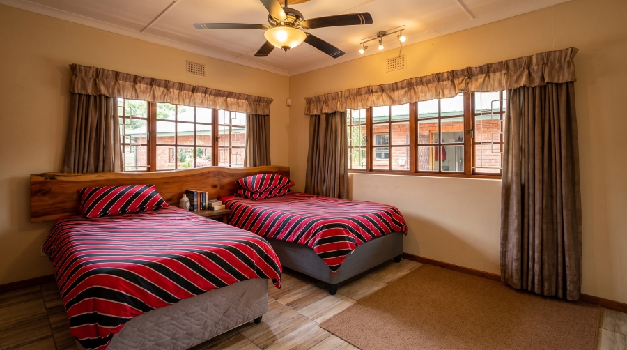 5 Bedroom Property for Sale in Mountain Homes KwaZulu-Natal