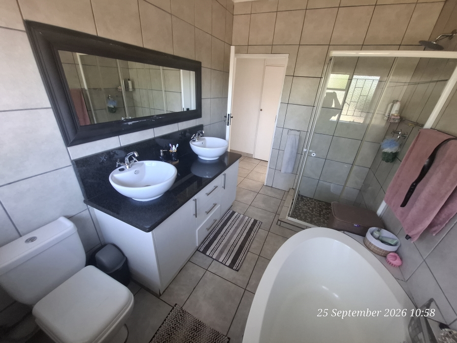 4 Bedroom Property for Sale in Huttenheights KwaZulu-Natal