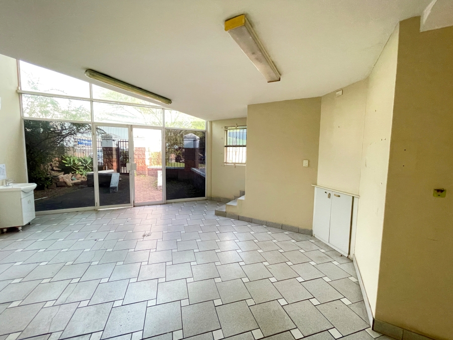 To Let Commercial Property for Rent in Glen Anil KwaZulu-Natal