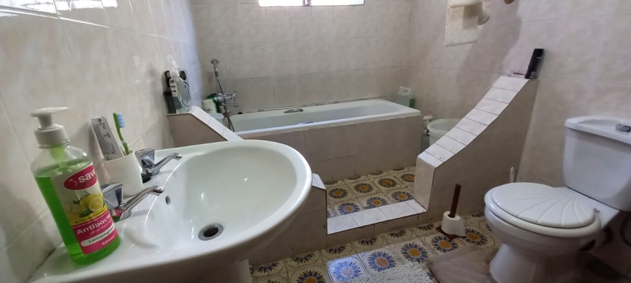 5 Bedroom Property for Sale in Shallcross KwaZulu-Natal