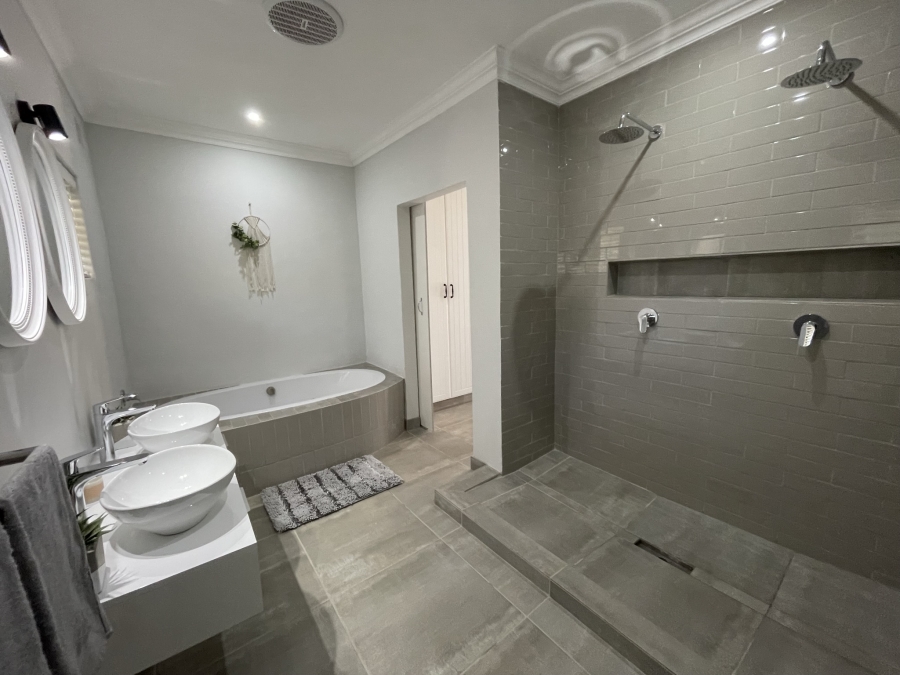 9 Bedroom Property for Sale in Deepdale KwaZulu-Natal