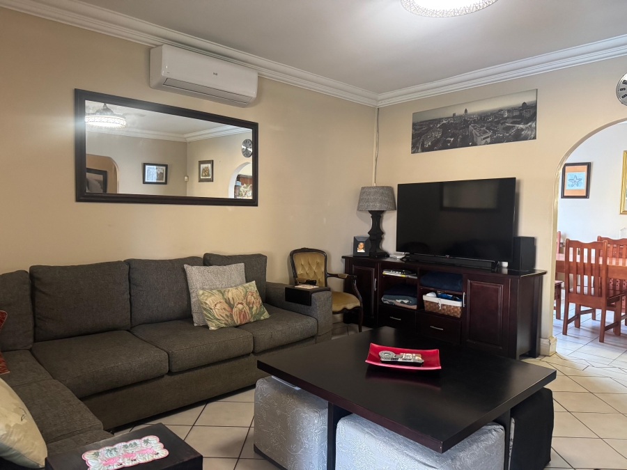 6 Bedroom Property for Sale in Meer En See KwaZulu-Natal