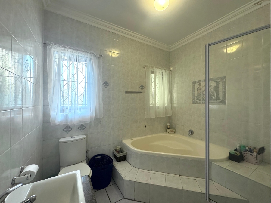 6 Bedroom Property for Sale in Meer En See KwaZulu-Natal