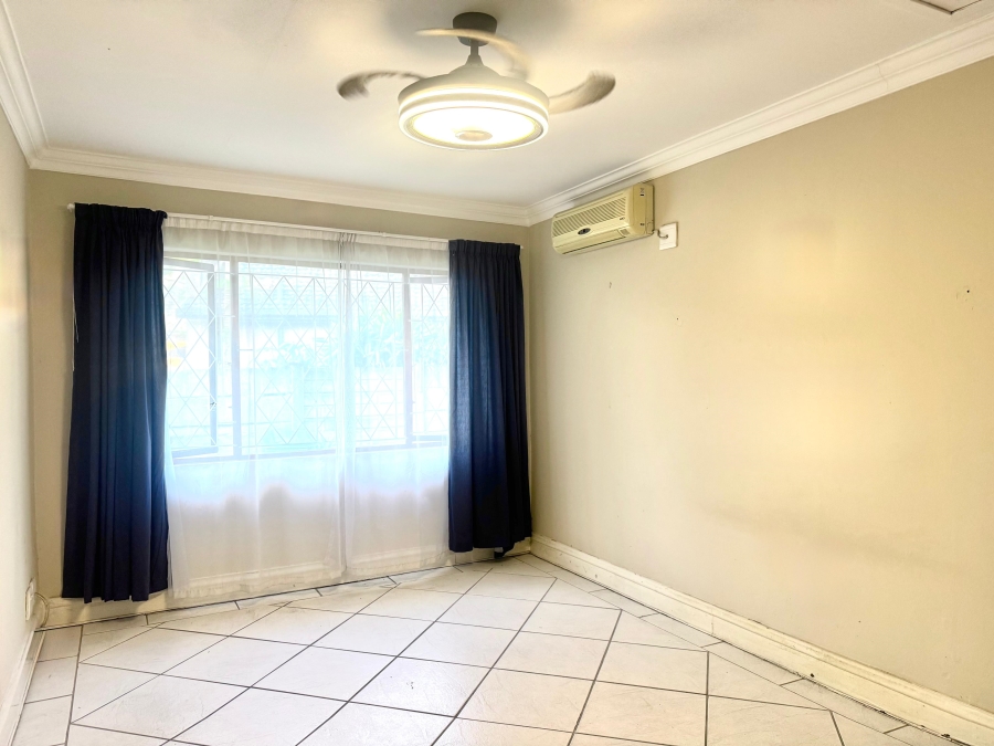 6 Bedroom Property for Sale in Meer En See KwaZulu-Natal