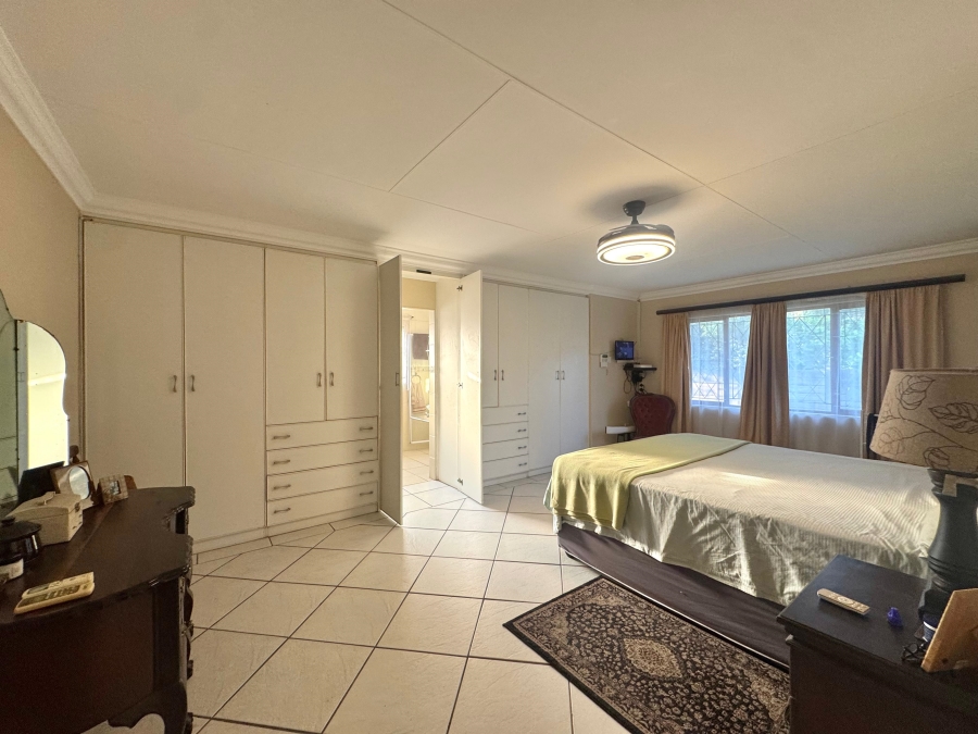 6 Bedroom Property for Sale in Meer En See KwaZulu-Natal