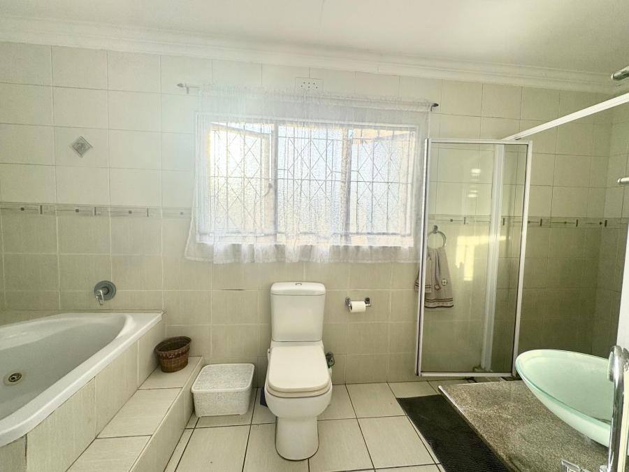 6 Bedroom Property for Sale in Meer En See KwaZulu-Natal