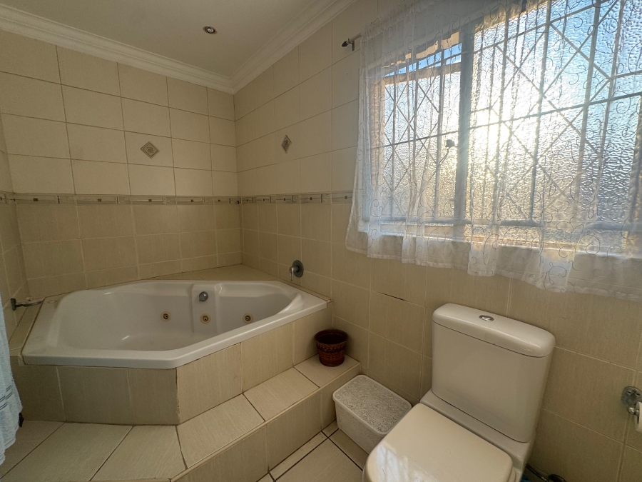 6 Bedroom Property for Sale in Meer En See KwaZulu-Natal