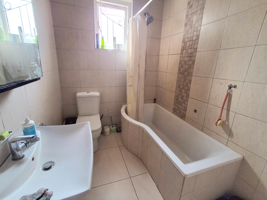 4 Bedroom Property for Sale in Glenwood KwaZulu-Natal