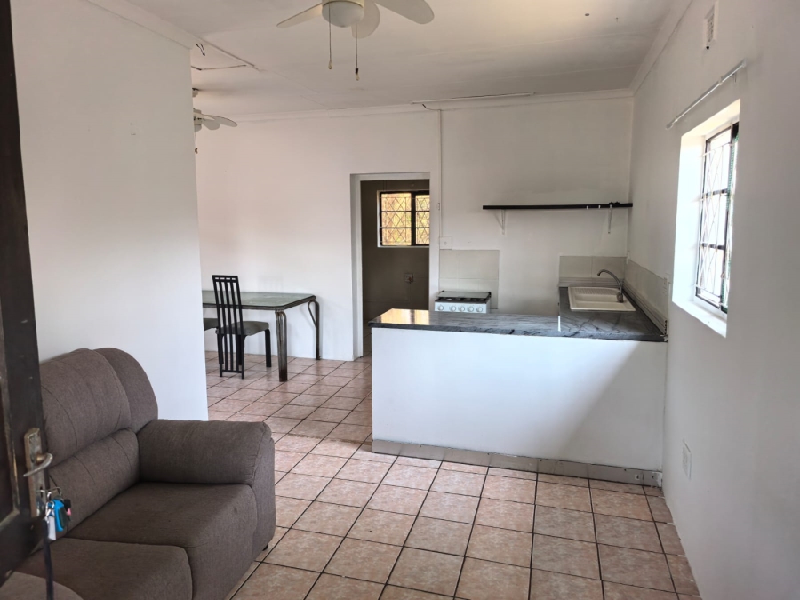 To Let 2 Bedroom Property for Rent in Uvongo KwaZulu-Natal