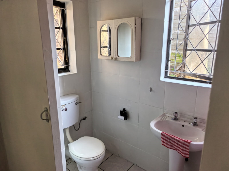 To Let 2 Bedroom Property for Rent in Uvongo KwaZulu-Natal